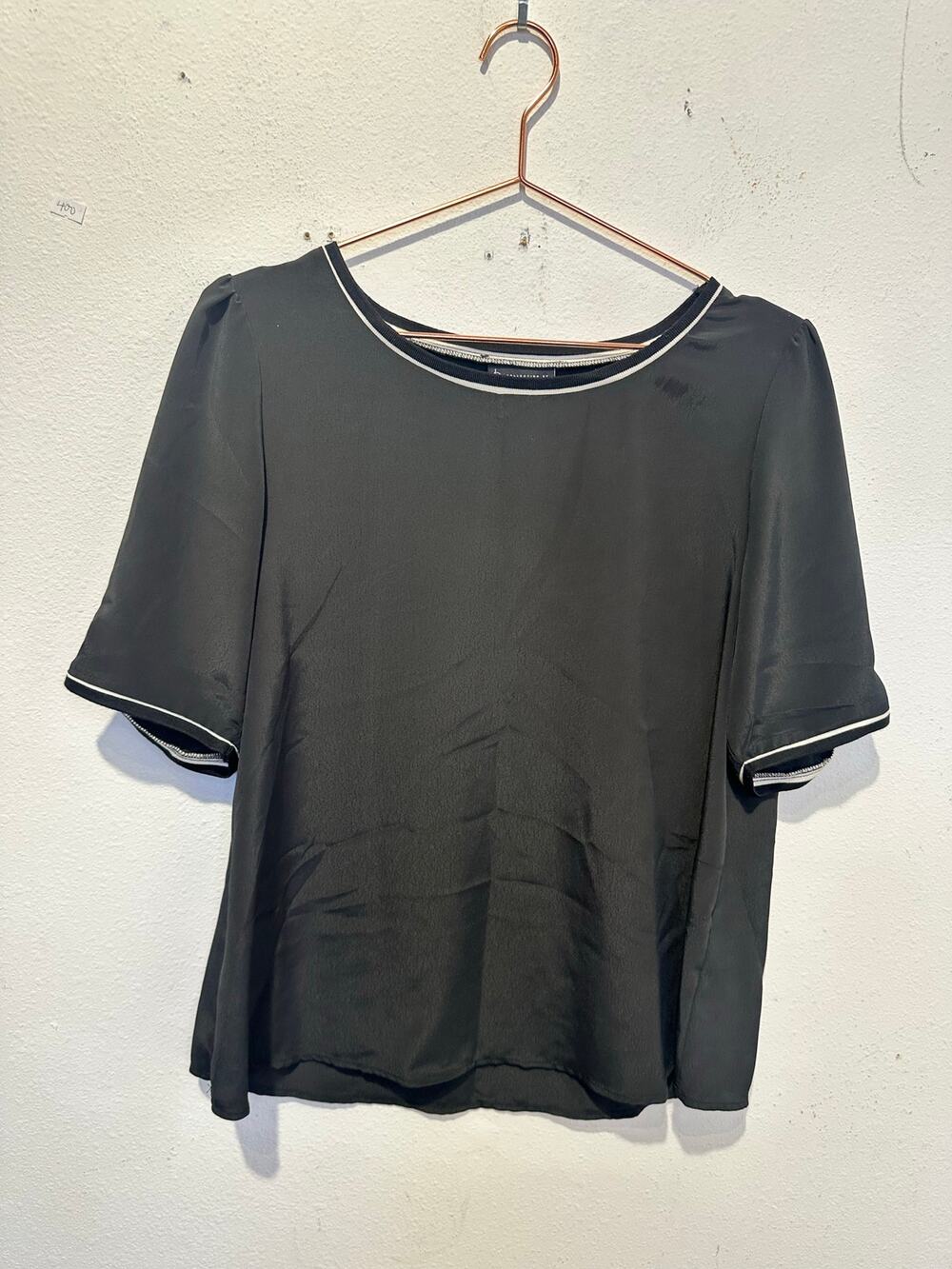BOBEAU  Black Shiney Loose Fit White Detailed Sleeve Collar Blouse size Medium